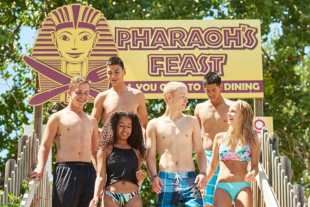 Pharaoh's Feast, All Day Dining, Group of friends